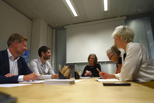 Frá hægri: Steinar Ingi Matthíasson og Tamas Polgar (báðir hjá Financial Mechanism Office), Kristín A. Árnadóttir (heimasendiherra og sérstakur erindreki á sviði jafnréttismála), Þóra Magnúsdóttir og Anna Pála Sverrisdóttir (báðar frá sendiráði Íslands).