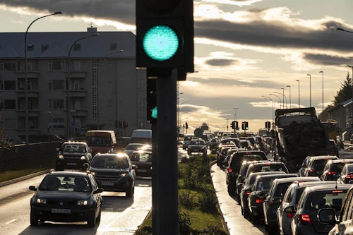 Meðal annars er fjallað um breytingar á ákvæðum laganna vegna ferða til og frá vinnu