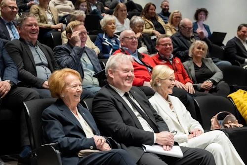 Frú Vigdís Finnbogadóttir, Sigurður Ingi Jóhannsson, innviðaráðherra, og Ragnhildur Hjaltadóttir, fv. ráðuneytisstjóri innviðaráðuneytisins.