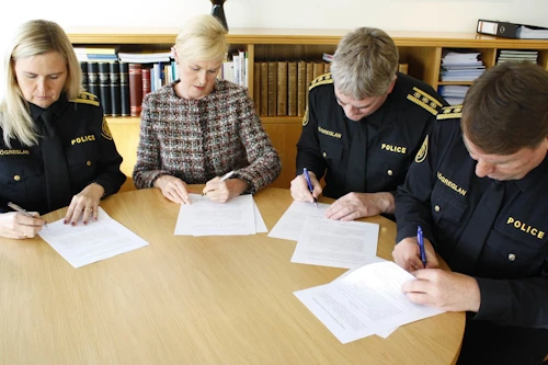 Undir samninginn skrifuðu þau Halla Bergþóra Björnsdóttir, Ragnhildur Hjaltadóttir, Úlfar Lúðvíksson og Kjartan Þorkelsson.