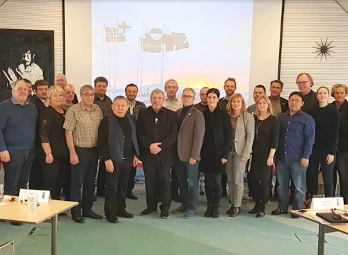 Hluti ráðstefnugesta, m.a. Kári P. Højgaard formaður Vestnorræna ráðsins, Lars Emil Johanesen fyrsti varaformaður, Guðjón S. Brjánsson annar varaformaður, aðrir þingmenn frá löndunum þremur og Skafti Jónsson ræðismaður Íslands á Grænlandi.