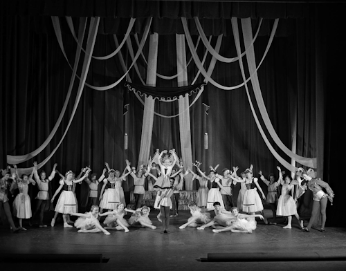 Dansarar úr ballettinum Dimmalimm í nóvember 1954