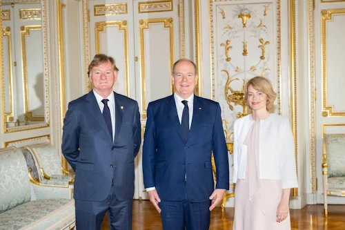 M. Micheal Payne, consul honoraire d'Islande à Monaco, le Prince Albert II de Monaco et S.E. Mme Unnur Orradottir Ramette, Ambassadrice d'Islande