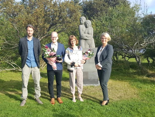 Frá afhendingu verðlaunanna í dag. F.v. Steinar Kaldal, aðstoðarmaður ráðherra, Ævar Þór Benediktsson, Sigþrúður Jónsdóttir og Sigríður Auður Arnardóttir, ráðuneytisstjóri í umhverfis- og auðlindaráðuneyti.