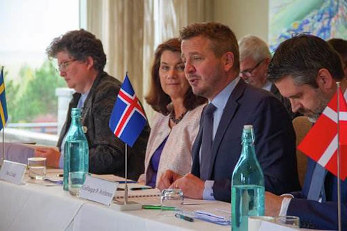 Guðlaugur Þór Þórðarson utanríkisráðherra stýrði fundi norrænu utanríkisráðherranna. Honum á hægri hönd situr nýskipaður utanríkisráðherra Svíþjóðar, Ann Linde. Mynd: Iris Dager.