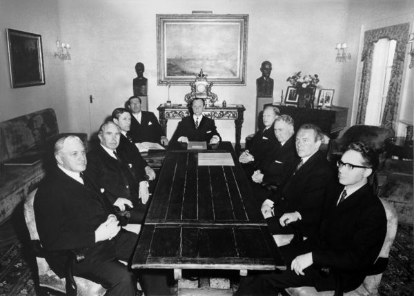 13 Fyrsta ráðuneyti Ólafs Jóhannessonar 14. júlí 1971 Fyrsta ráðuneyti Ólafs Jóhannessonar 14. júlí 1971