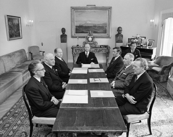 15 Fyrsta ráðuneyti Ólafs Jóhannessonar með breytingum 6. maí 1974 Fyrsta ráðuneyti Ólafs Jóhannessonar með breytingum 6. maí 1974
