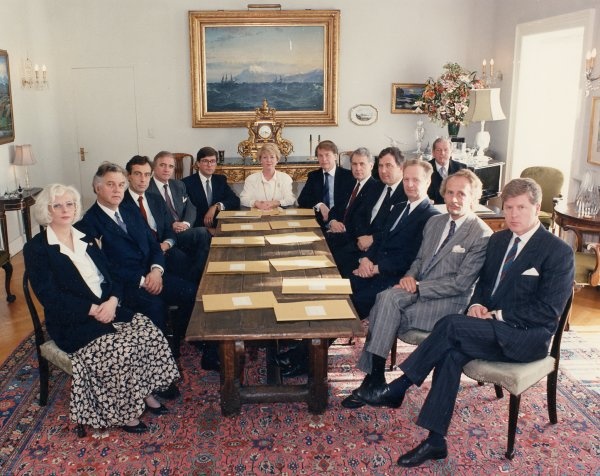 23 Ráðuneyti Þorsteins Pálssonar 8. júlí 1987 Ráðuneyti Þorsteins Pálssonar 8. júlí 1987